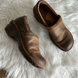 born concepts brown leather clogs size 6